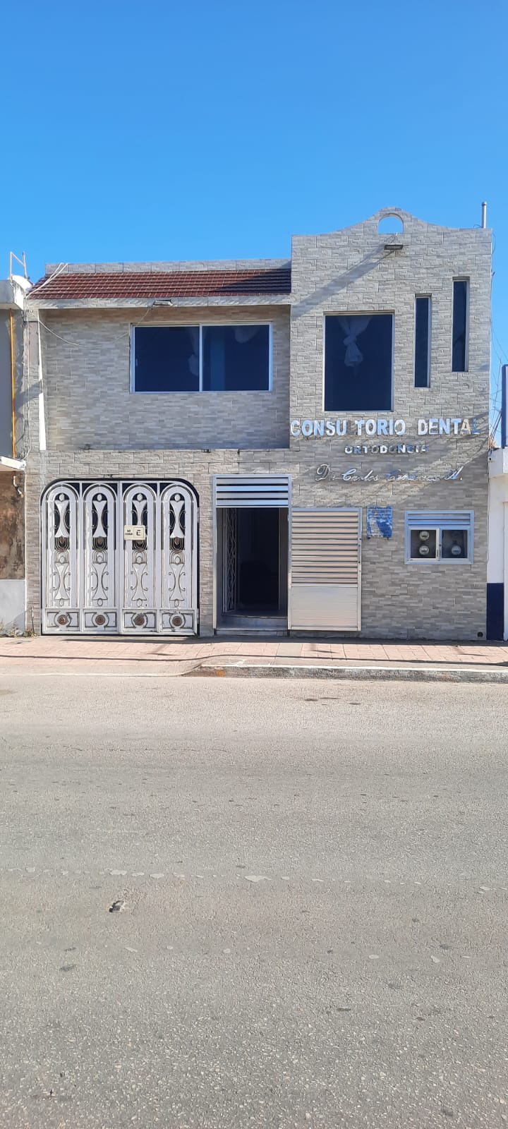 Fachada del Consultorio Dental Cárdenas en Av. Álvaro Obregón, Chetumal